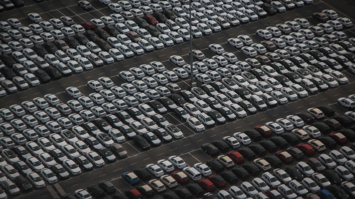 Prodej osobních aut v EU se v říjnu znovu propadl